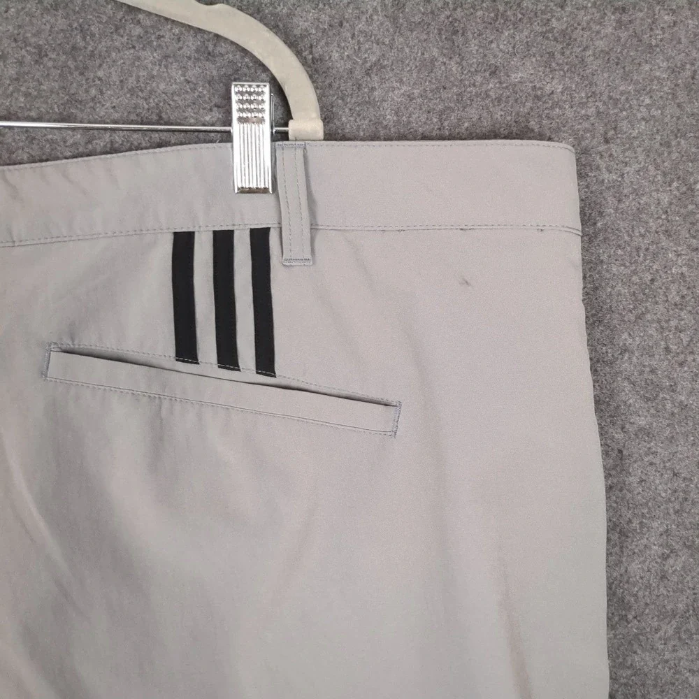 Adidas Mens Golf Shorts‎ Gray Gold Logo 3-Stripe Flat Front Size 52